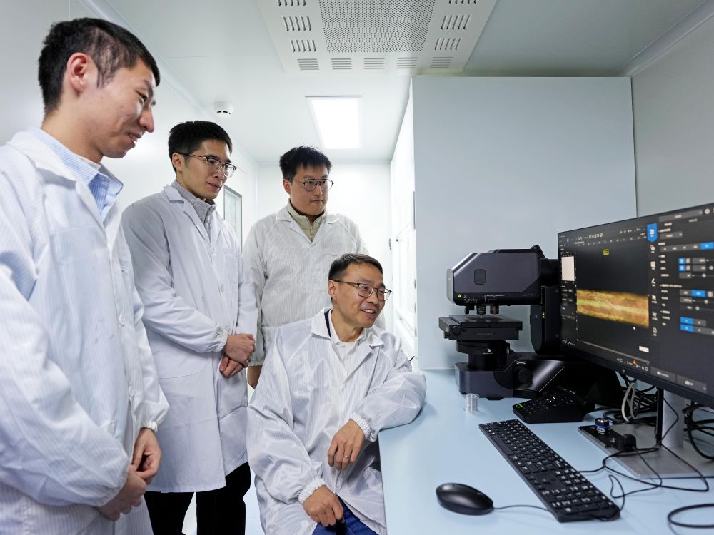 我国科学家成功研制“纤维芯片”(3) 我国科学家成功研制“纤维芯片”(3)