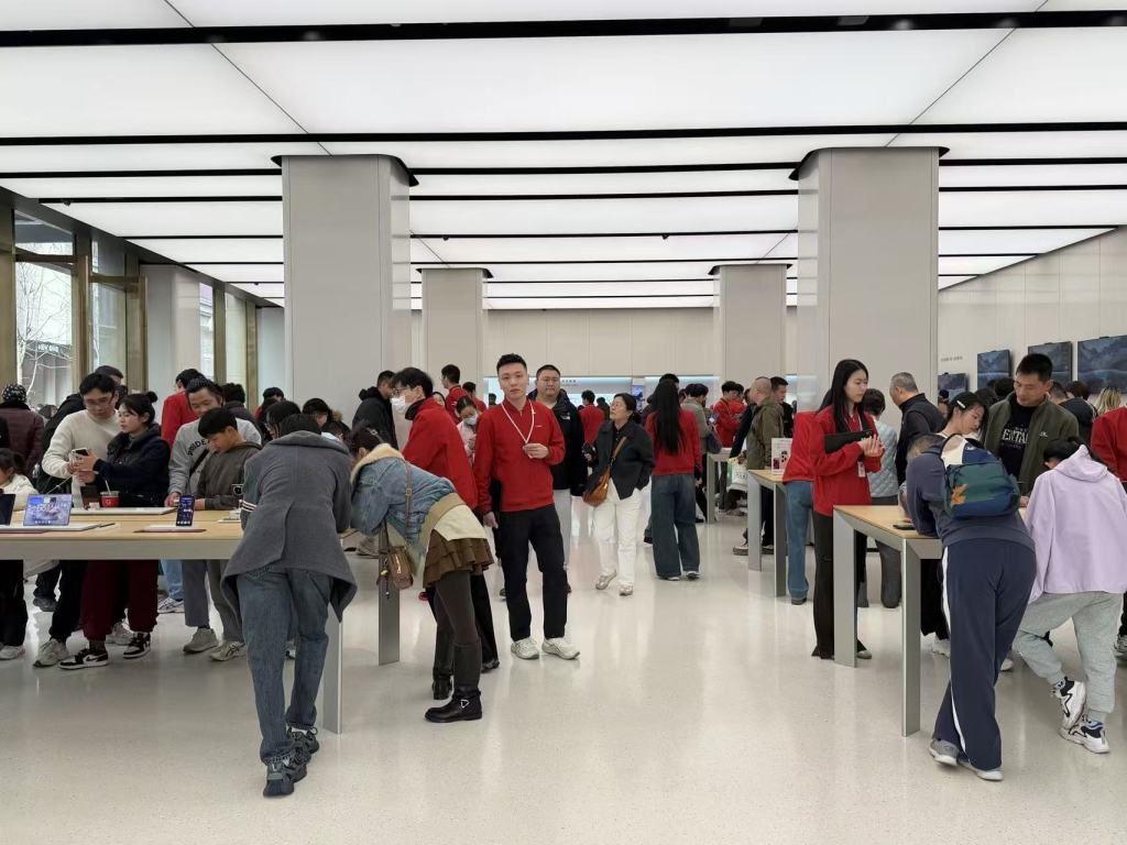 销量比去年好太多!新国补落地叠加厂商促销 上海手机市场新春喜洋洋(1) 销量比去年好太多!新国补落地叠加厂商促销 上海手机市场新春喜洋洋(1)